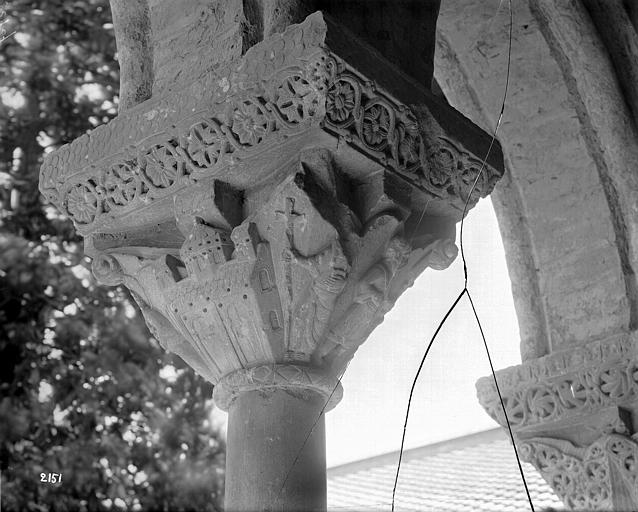 Cloître, chapiteaux