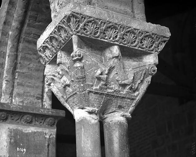 Cloître, chapiteaux