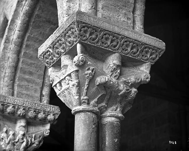 Cloître, chapiteaux