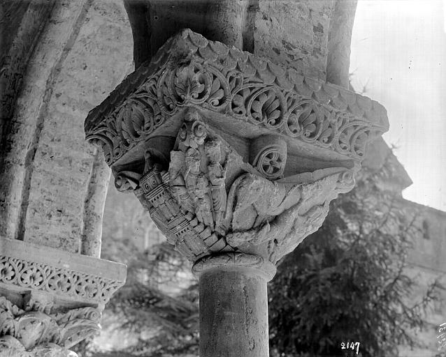 Cloître, chapiteaux