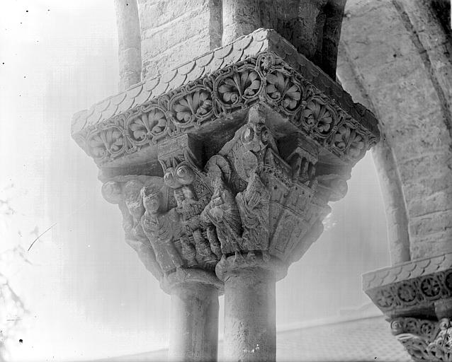 Cloître, chapiteaux