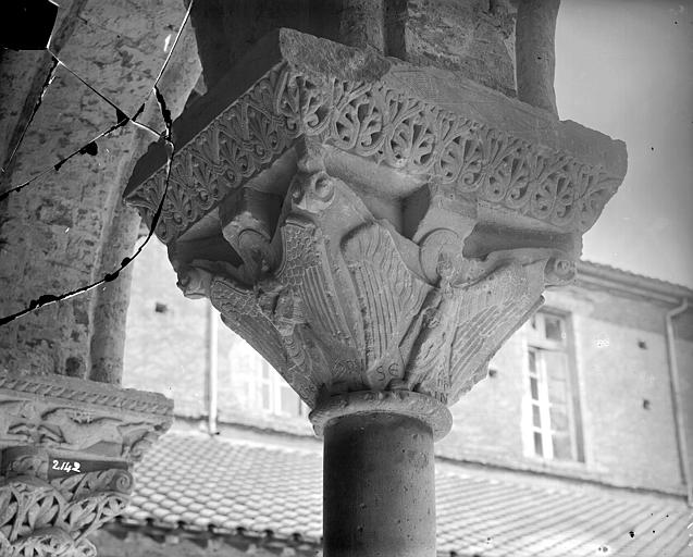 Cloître, chapiteaux