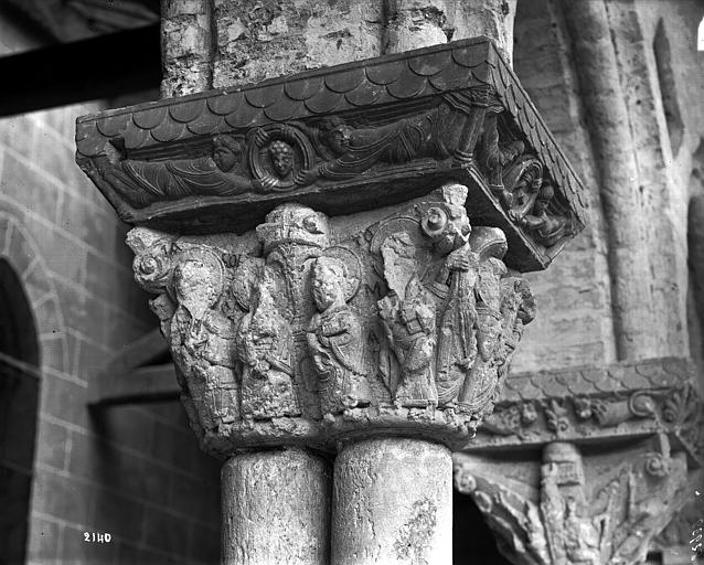 Cloître, chapiteaux