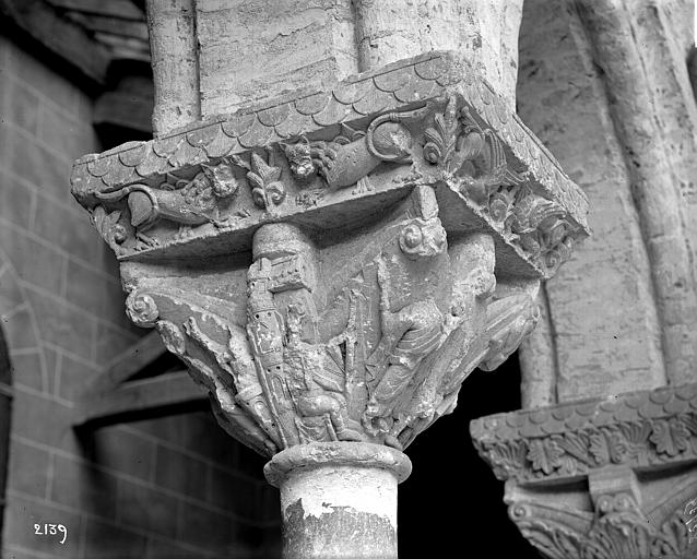 Cloître, chapiteaux