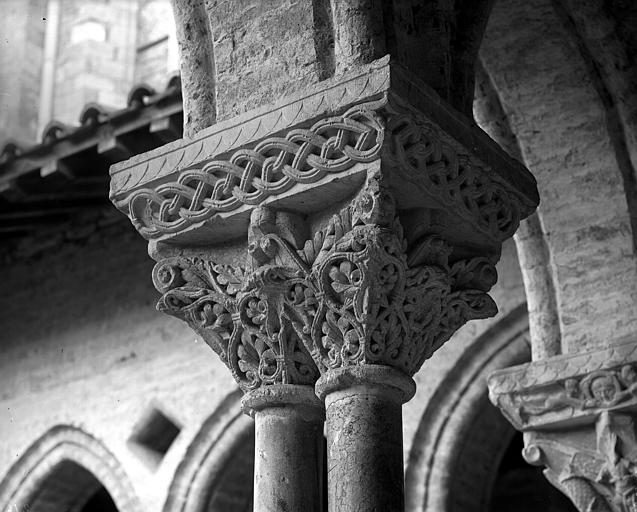 Cloître, chapiteaux