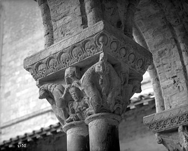 Cloître, chapiteaux