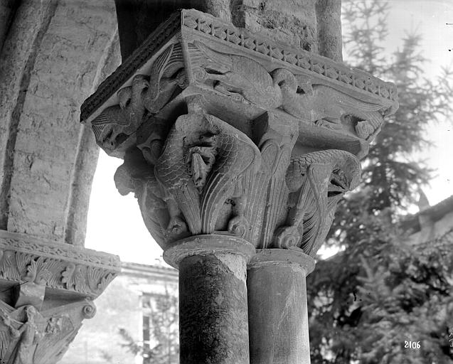 Cloître, chapiteaux