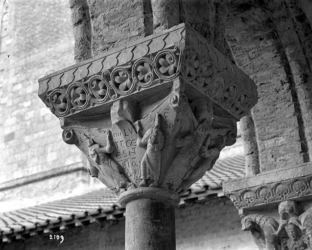 Cloître, chapiteaux