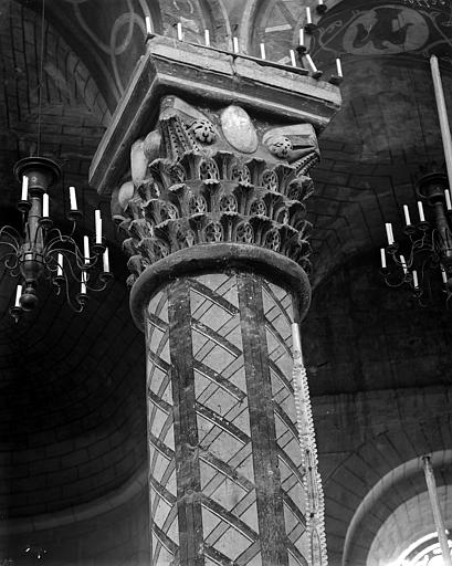 Chapiteau de l'arcade du choeur, feuillages