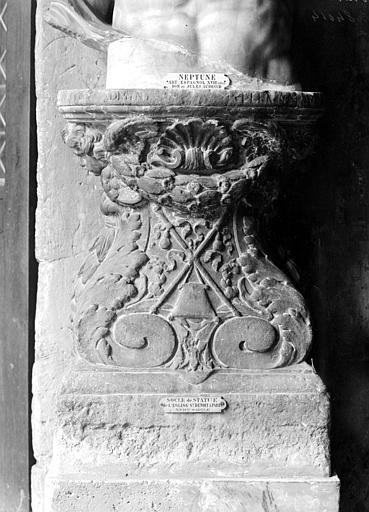 Socle provenant de l'église Saint-Benoît