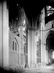 Nef, croisée du transept, prise du bas-côté sud