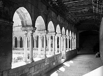 Cloître, galerie est