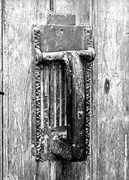 Cloître, marteau de porte