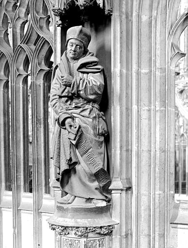 Clôture du choeur, statue d'un saint personnage