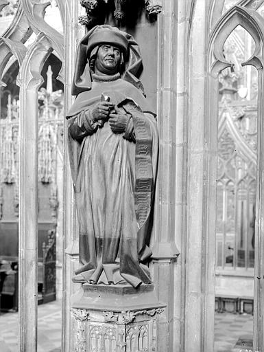 Clôture du choeur, statue d'un saint personnage