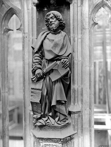 Clôture du choeur, statue d'un saint personnage