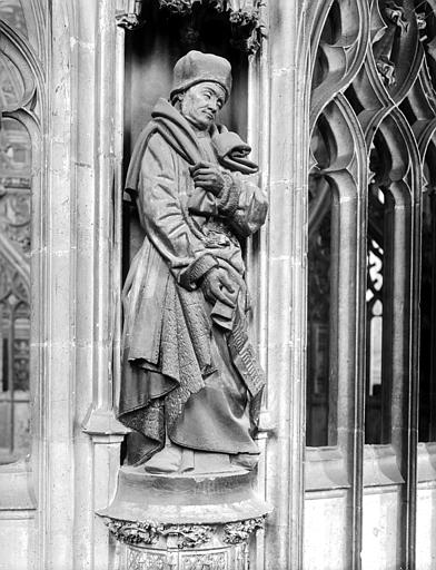 Clôture du choeur, statue d'un saint personnage