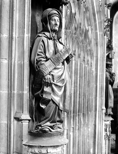 Clôture du choeur, statue d'un saint personnage