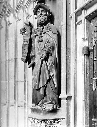 Clôture du choeur, statue d'un saint personnage