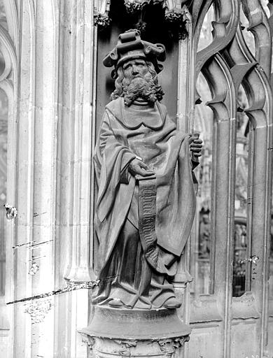 Clôture du choeur, statue d'un saint personnage