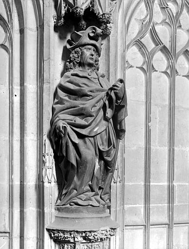 Clôture du choeur, statue d'un saint personnage