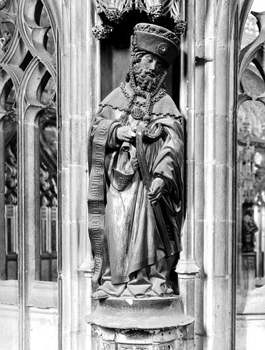 Clôture du choeur, statue d'un saint personnage