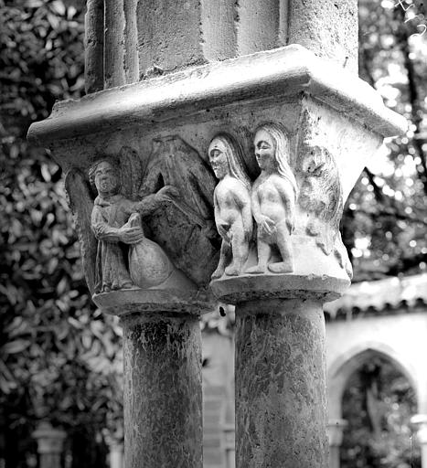 Cloître, chapiteaux