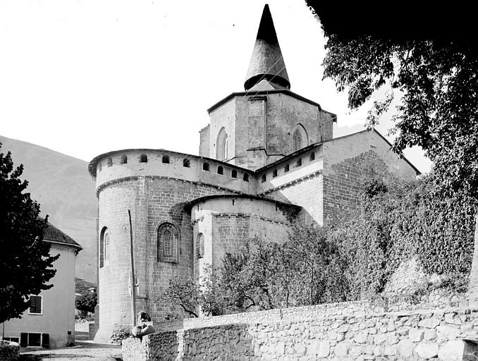 Abside, clocher et transept au nord