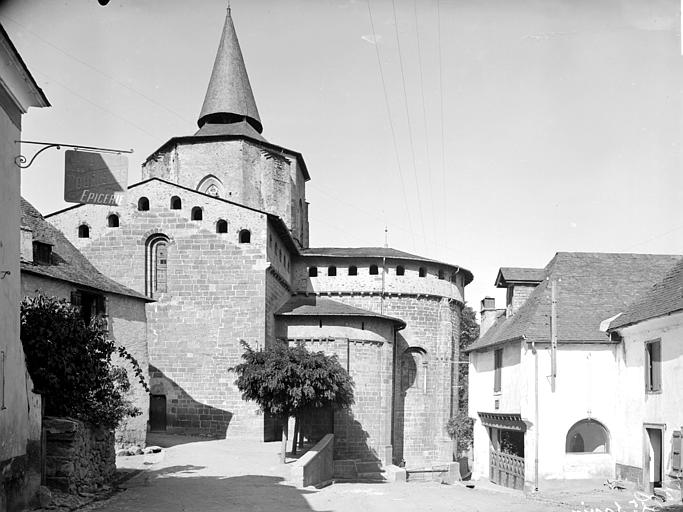 Abside, clocher et transept au sud