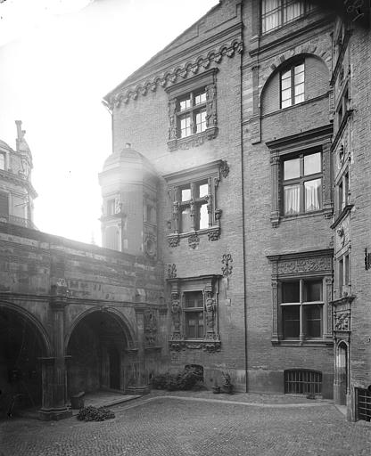 Façade sur cour et galerie