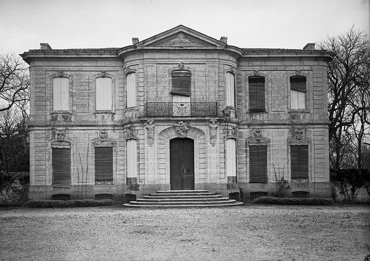 Façade du côté de l'entrée