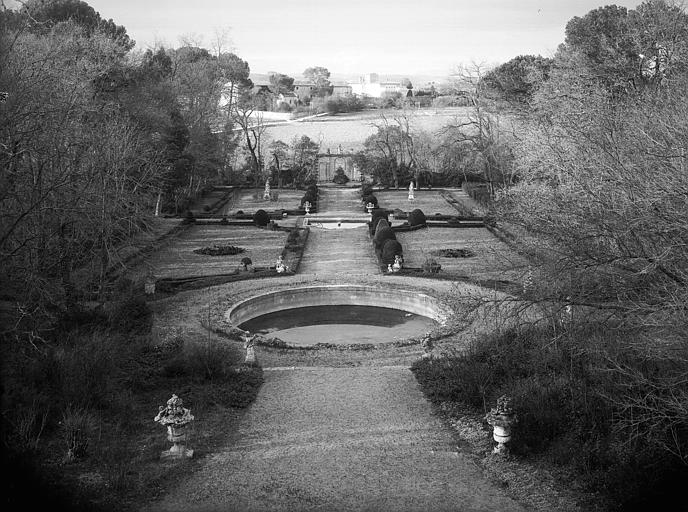 Bassin et parterre