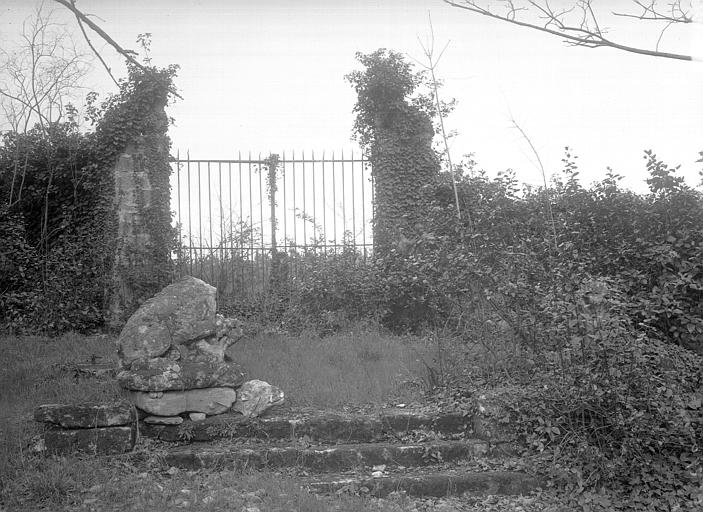 Fragment de sculpture du petit portail, déposé