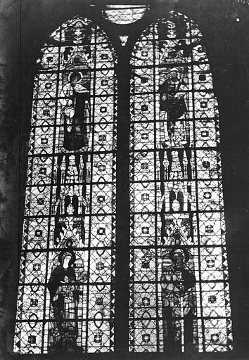 12 verrières (verrière figurée, verrière à personnages) : saints et apôtres, scènes de la vie du Christ, scènes de la Vie de la Vierge, scènes de la vie des saints, décor d'architecture, motifs décoratifs (baies 217 à 228)