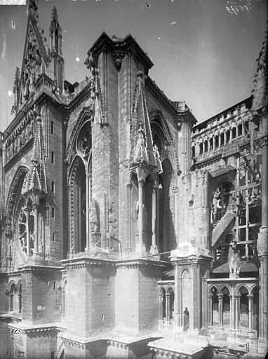 Bras sud du transept, détail de la tour est