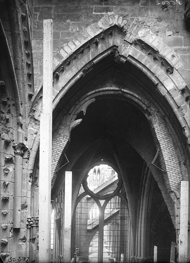 Bras sud du transept, première travée, face est