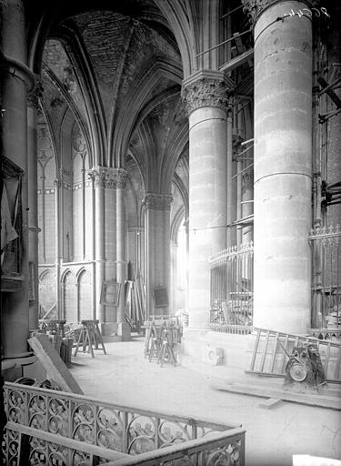 Abside, déambulatoire sud pris de la chapelle du chevet