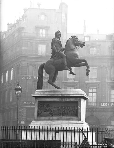 Statue équestre de Louis XIV