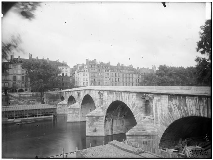 Vue des arches du pont