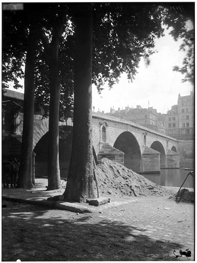 Vue des arches du pont