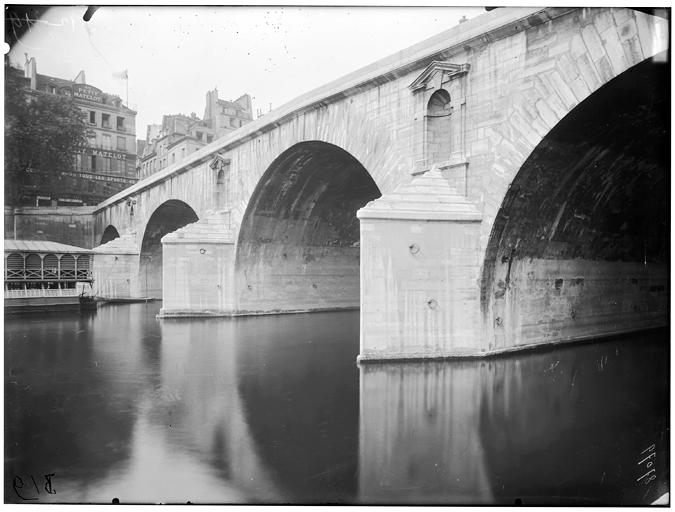 Vue des arches du pont