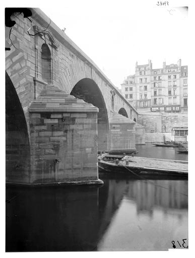 Vue des arches du pont