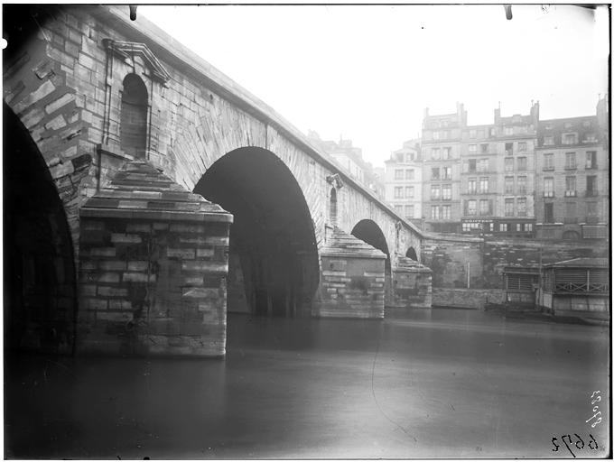 Vue des arches du pont