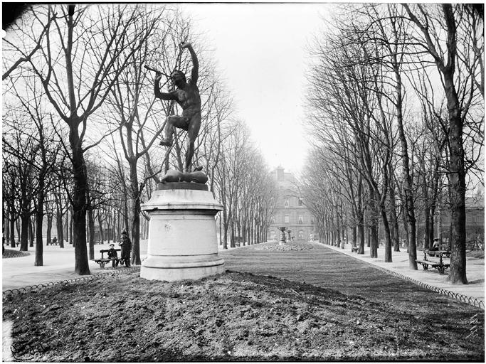 Statue dans le parc