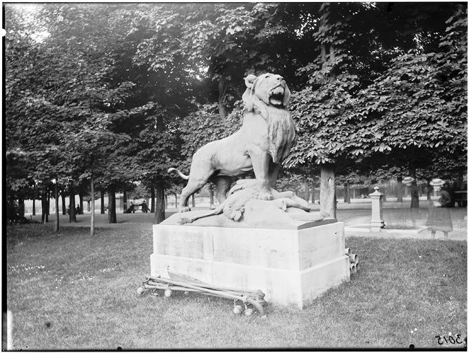 Statue de lion