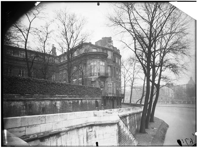 Façade sur quai, vue d'ensemble