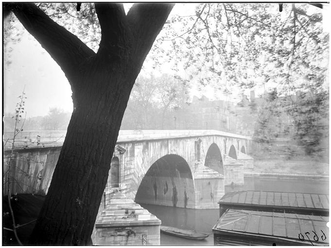 Vue des arches du pont