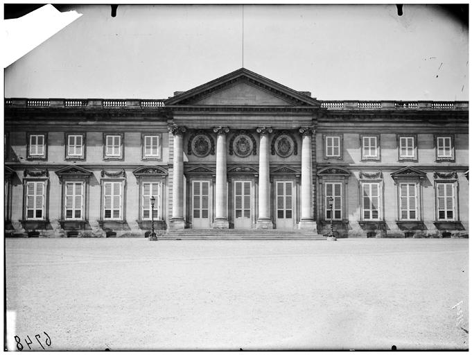 Façade sur le petit parc