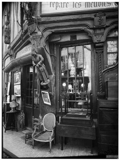 Façade sur rue, vue de la devanture