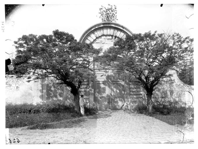 porte Verte, porte des Jardiniers, porte de l'Orangerie de l'ancien château, bâtiment du corps de garde